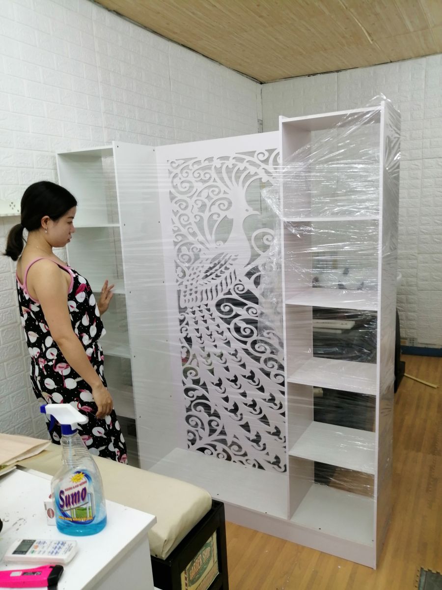 vách ngăn trang trí liền kệ