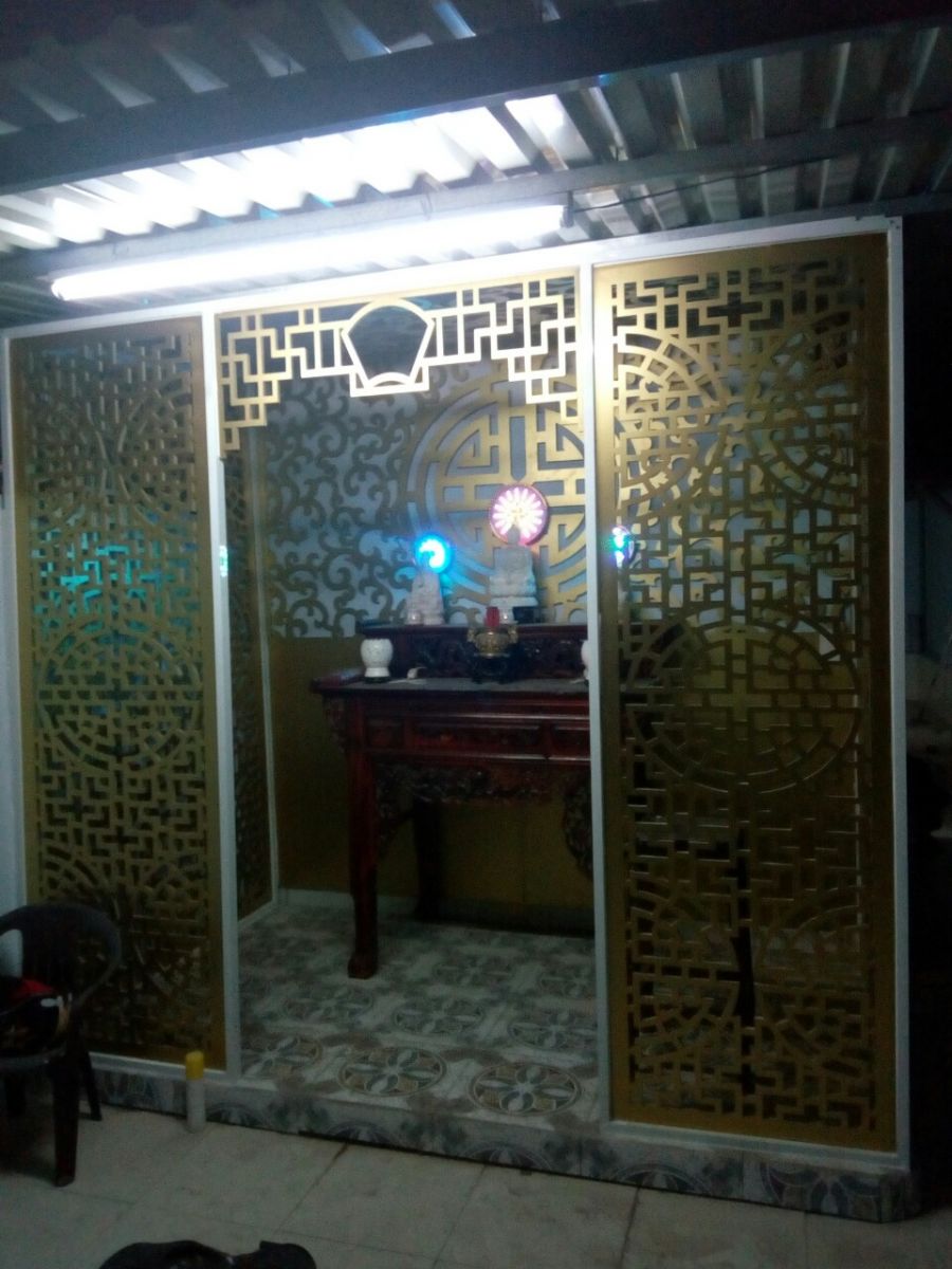 vách ngăn phòng thờ