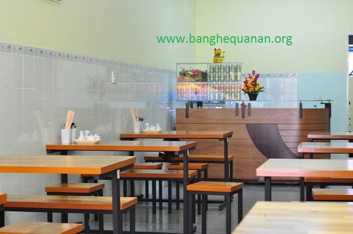 Bàn ghế quán ăn tại Hai Bà Trưng